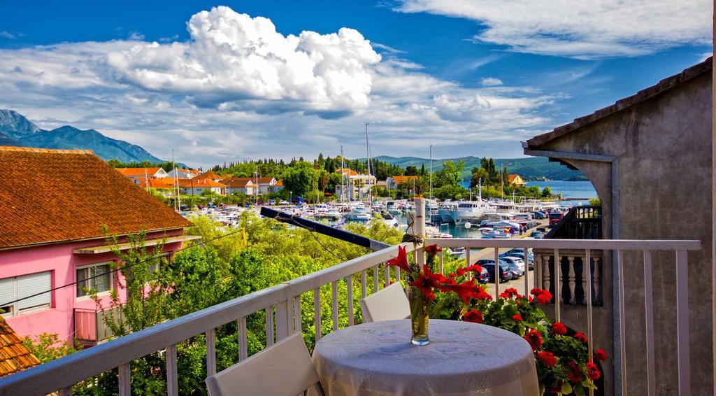 Pakovo Apartments Andrija Tivat Exteriör bild