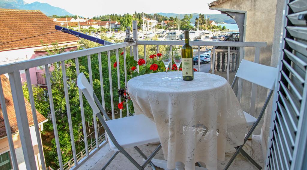 Pakovo Apartments Andrija Tivat Exteriör bild