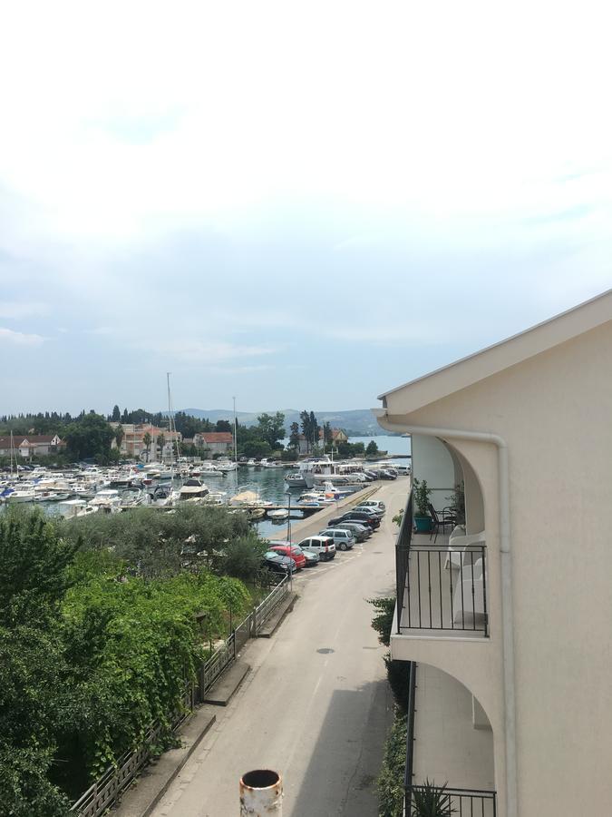 Pakovo Apartments Andrija Tivat Exteriör bild